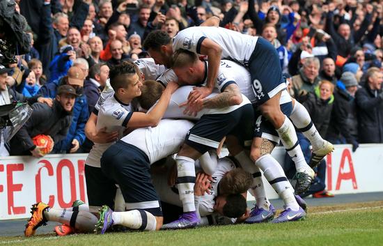 弱侧得球者 弱侧得球者