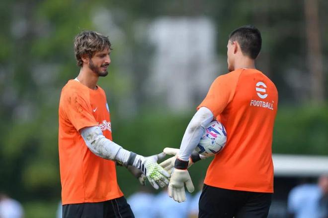 陈林坚让队 陈林坚让队