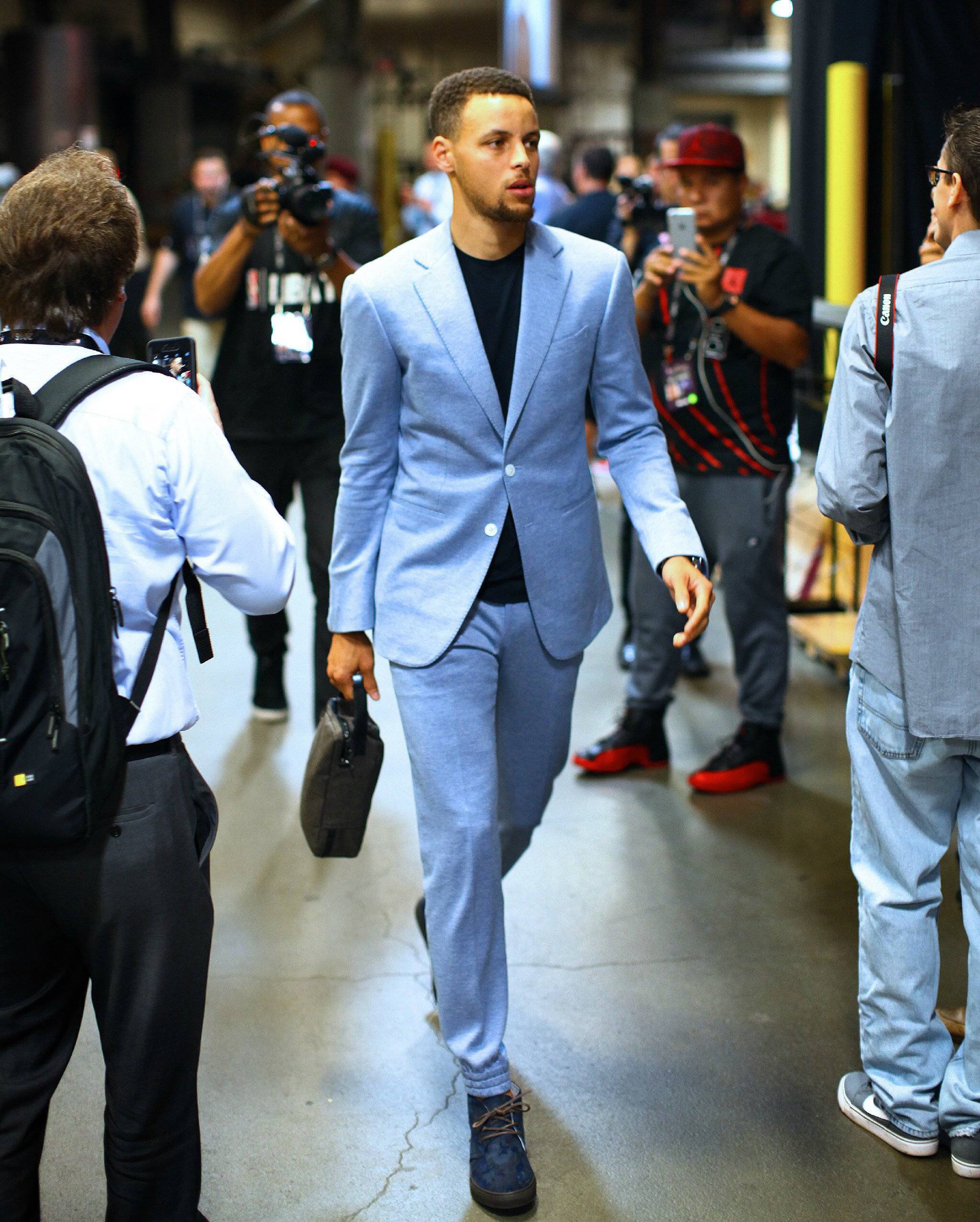 易斯脚下 易斯脚下